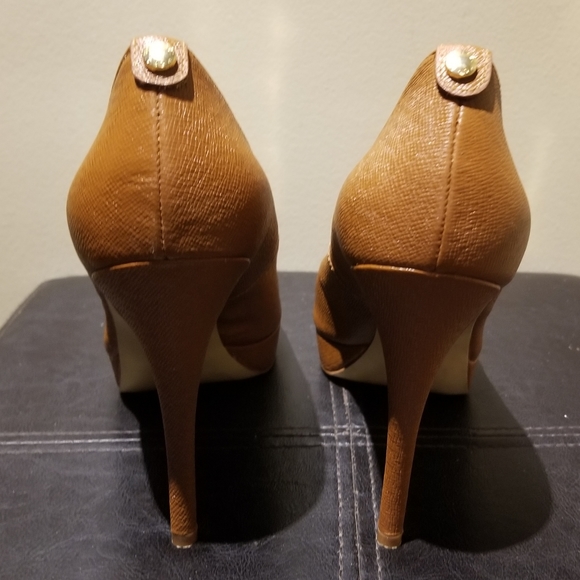 KORS MICHAEL KORS Saffiano Leather Heels (Size 8M) - Picture 6 of 10